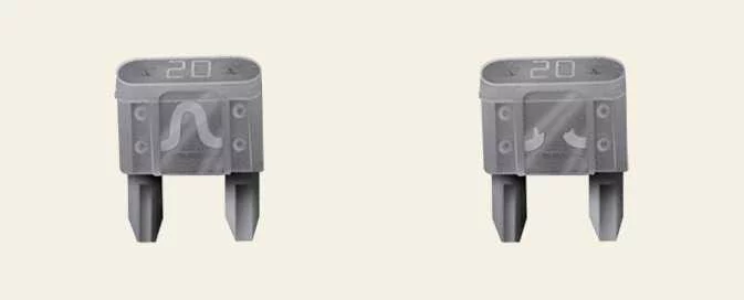 Kia Picanto blade-type fuse, with normal and blown examples